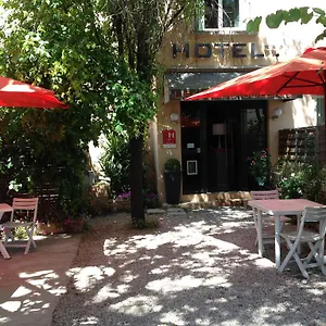 https://leau-des-collines.fr-provencehotel.com